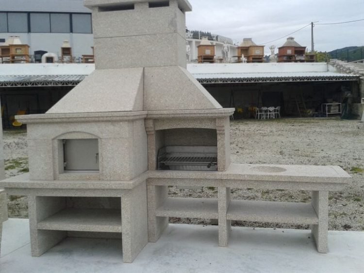 Barbacoas de piedra con horno y fregadero